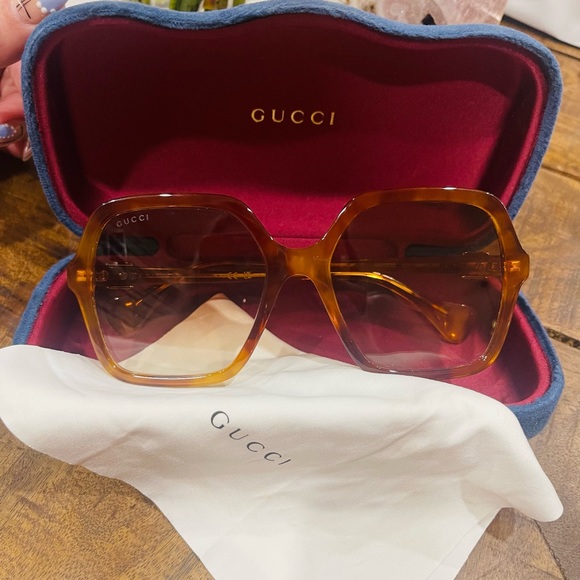 Gucci Big Sunglasses 🕶️ GG1072S - Picture 4 of 8